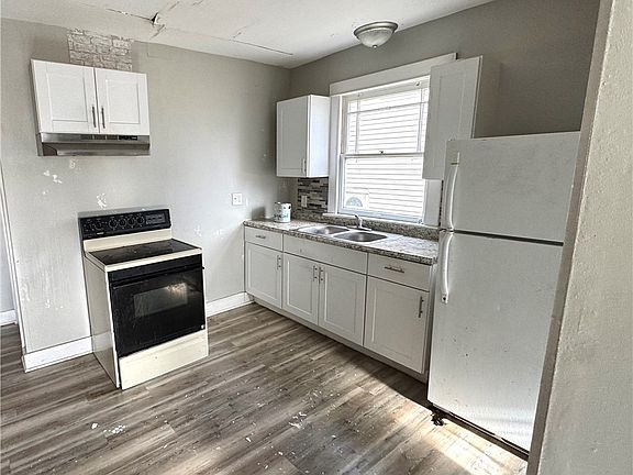 5th image of 200 E Siebenthaler Ave