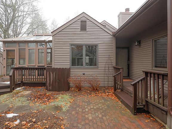 1026 Essex Circle-103
