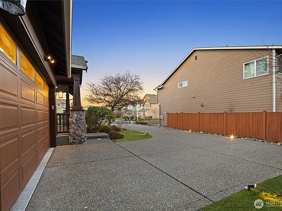 3rd image of 5111 NE 7th Place