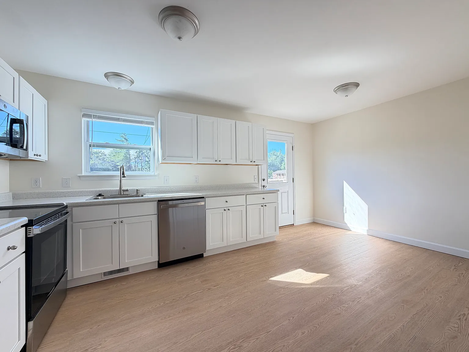 3 bed, 1.5 bath, $1,625 — Photo 4