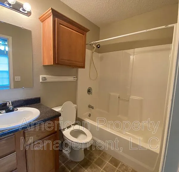 4714 NE Wisconsin St — Photo 16