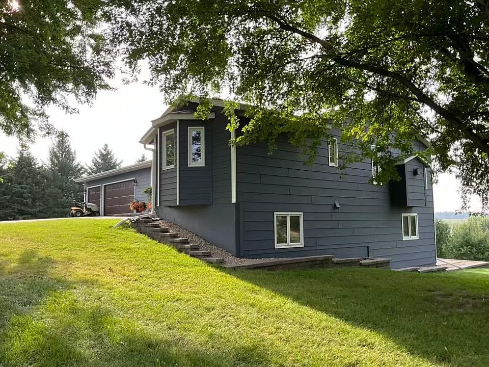 1st image of 2700 Skyline Dr SE