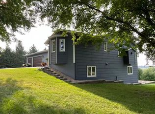 2700 Skyline Dr SE, New Prague, MN 56071