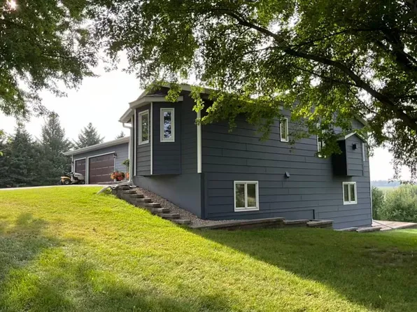 2700 Skyline Dr SE, New Prague, MN 56071
