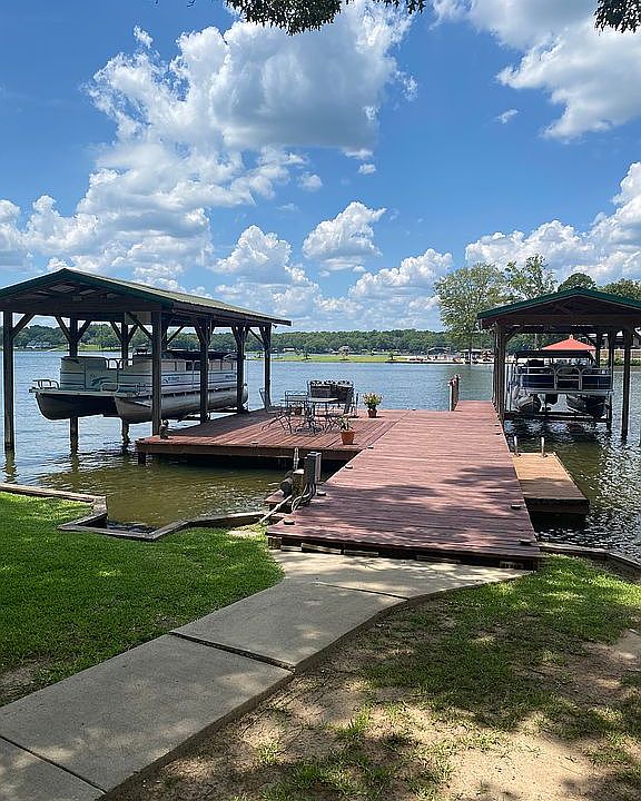 Double dock with lifts