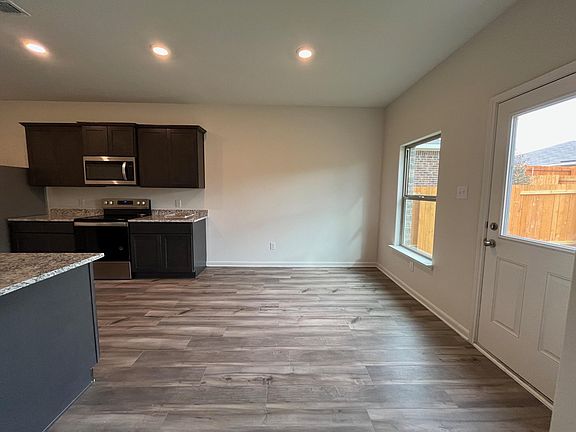 4th image of 622 Delta Downs Dr