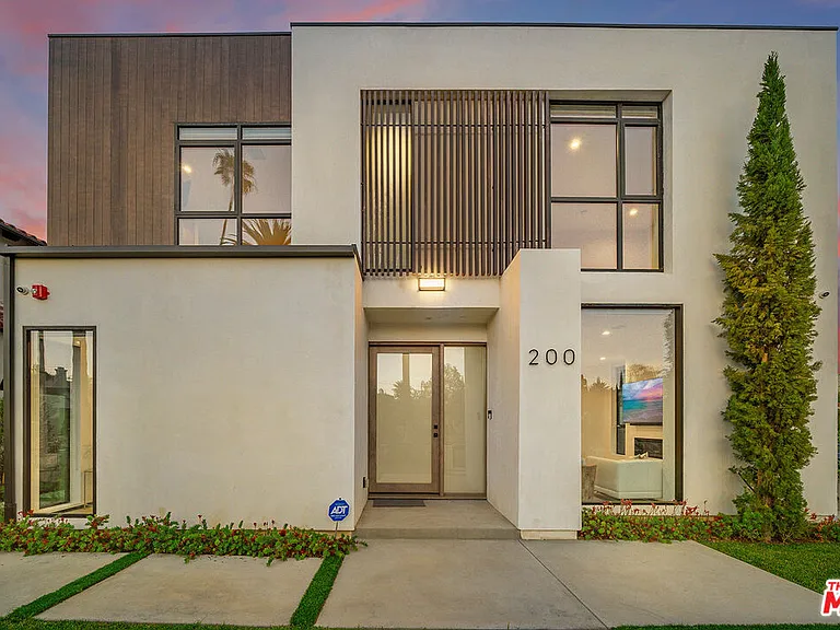 200 N Doheny Dr — Photo 4