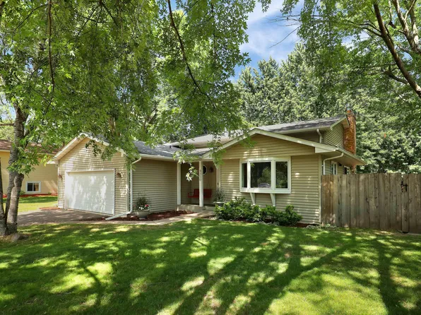 4350 Jonquil Ln N, Plymouth, MN 55442