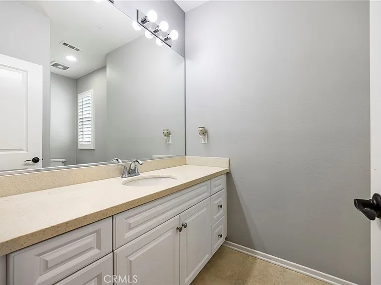 691 E Valencia St — Photo 16