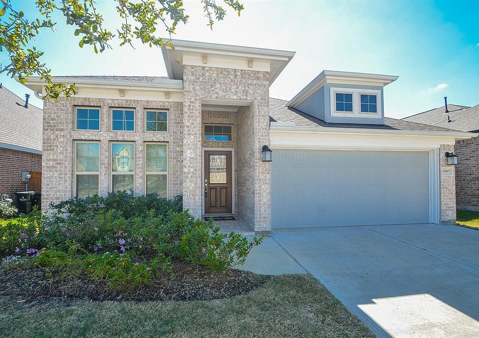 1st image of 23907 Villa Lisa Dr