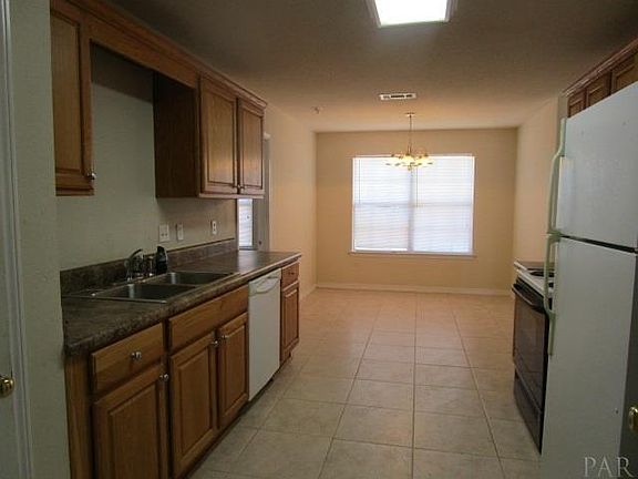 3rd image of 3002 Palm St