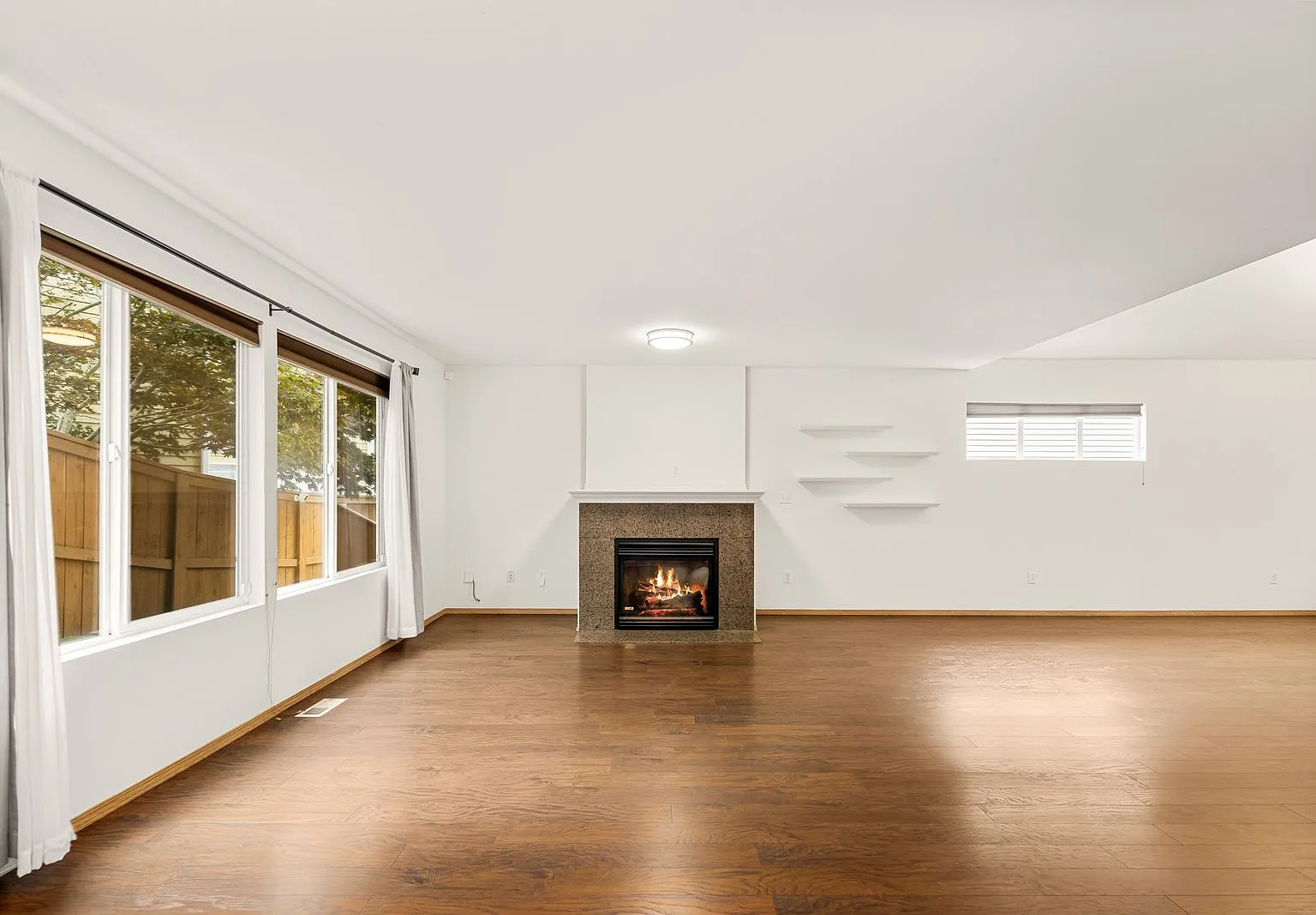 3 bed, 1947 sqft, $3,800 — Photo 3