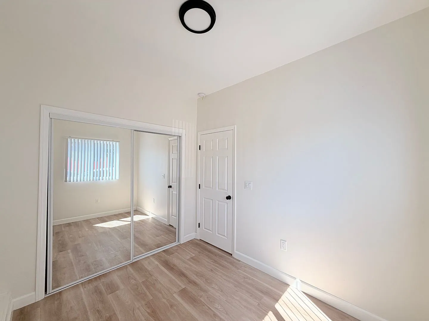 1815 S. Burlington Ave — Photo 4