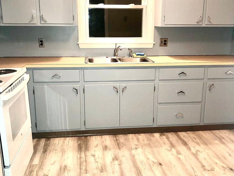 Big Kitchen with ALL BRAND NEW Appliances , tons of cabinets