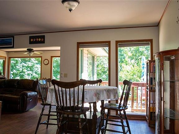 5th image of 27 Dunkeld Dr