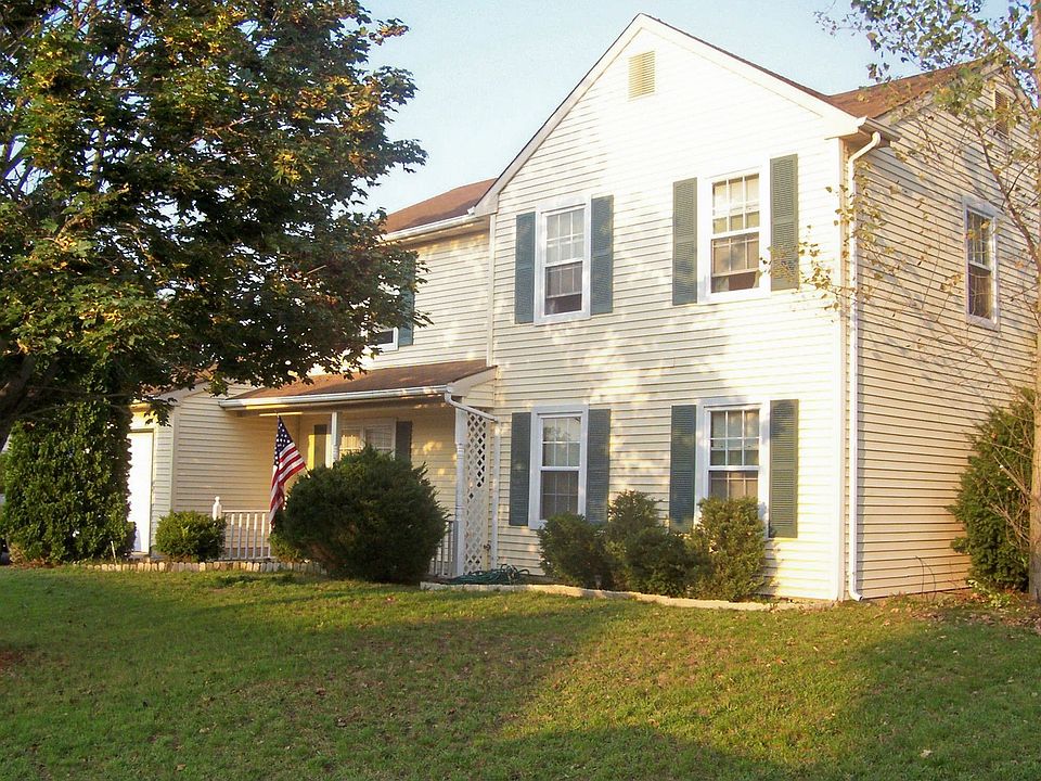 BEAUTIFUL COLONIAL