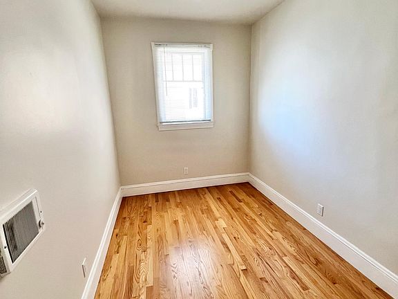 4th image of 950 Bay St APT 2