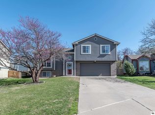 6463 N 113th Cir, Omaha, NE 68164