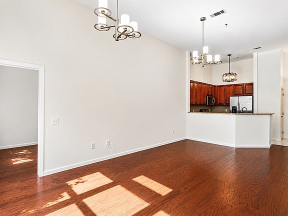 4th image of 15 Warren St APT 116