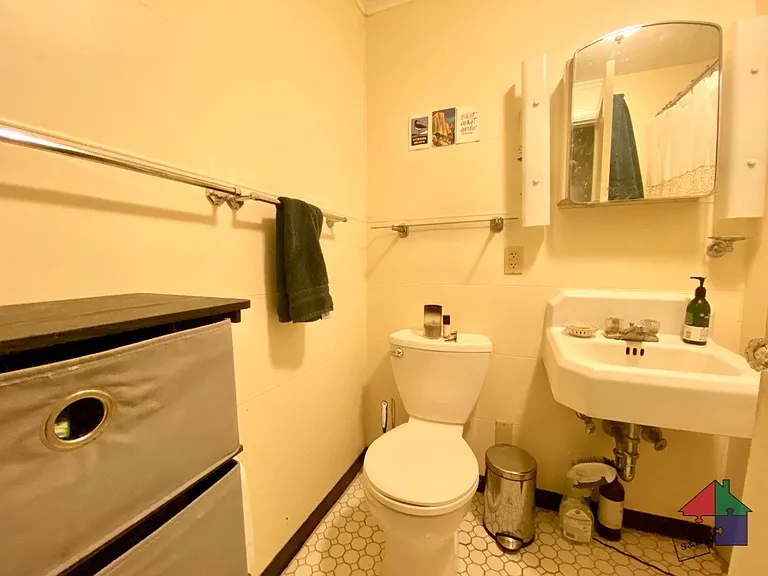 110 Northfield St #4 — Photo 9