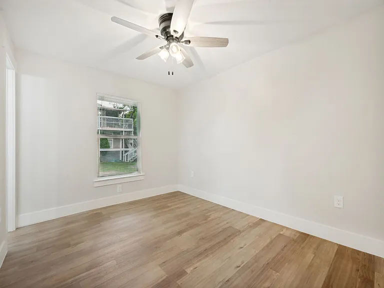 204 Normal St — Photo 8