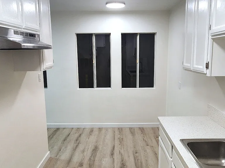 2574 Southern Ave #B — Photo 8