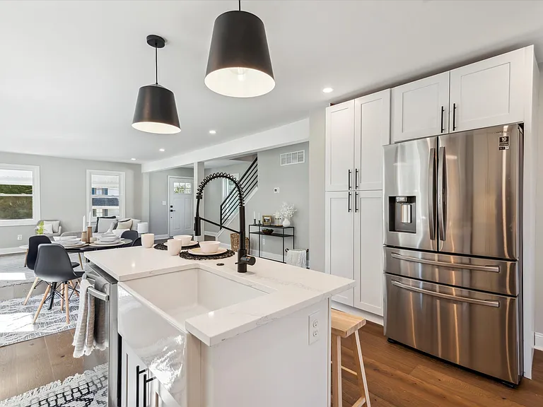 933 Henry Ave — Photo 17
