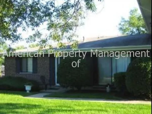 127 Millbrook Ln, Schaumburg, IL 60193