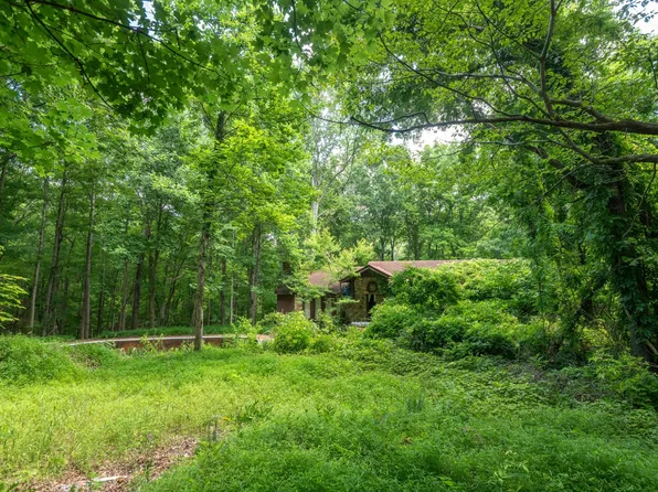 1050 Barnes Cir, Kingston Springs, TN 37082