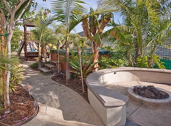 3rd image of 864 Paseo De Leon