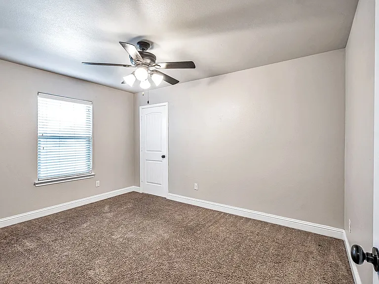 423 O'Rourke St — Photo 18