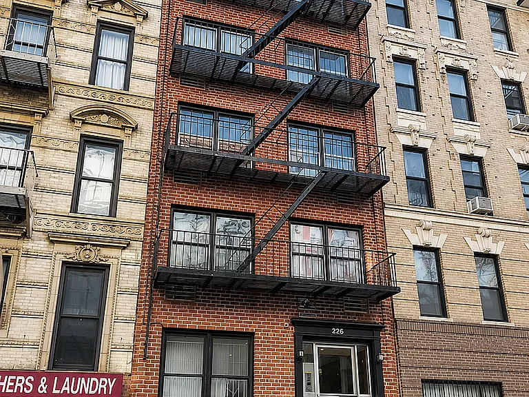 228 E 25th St #11 — Photo 6