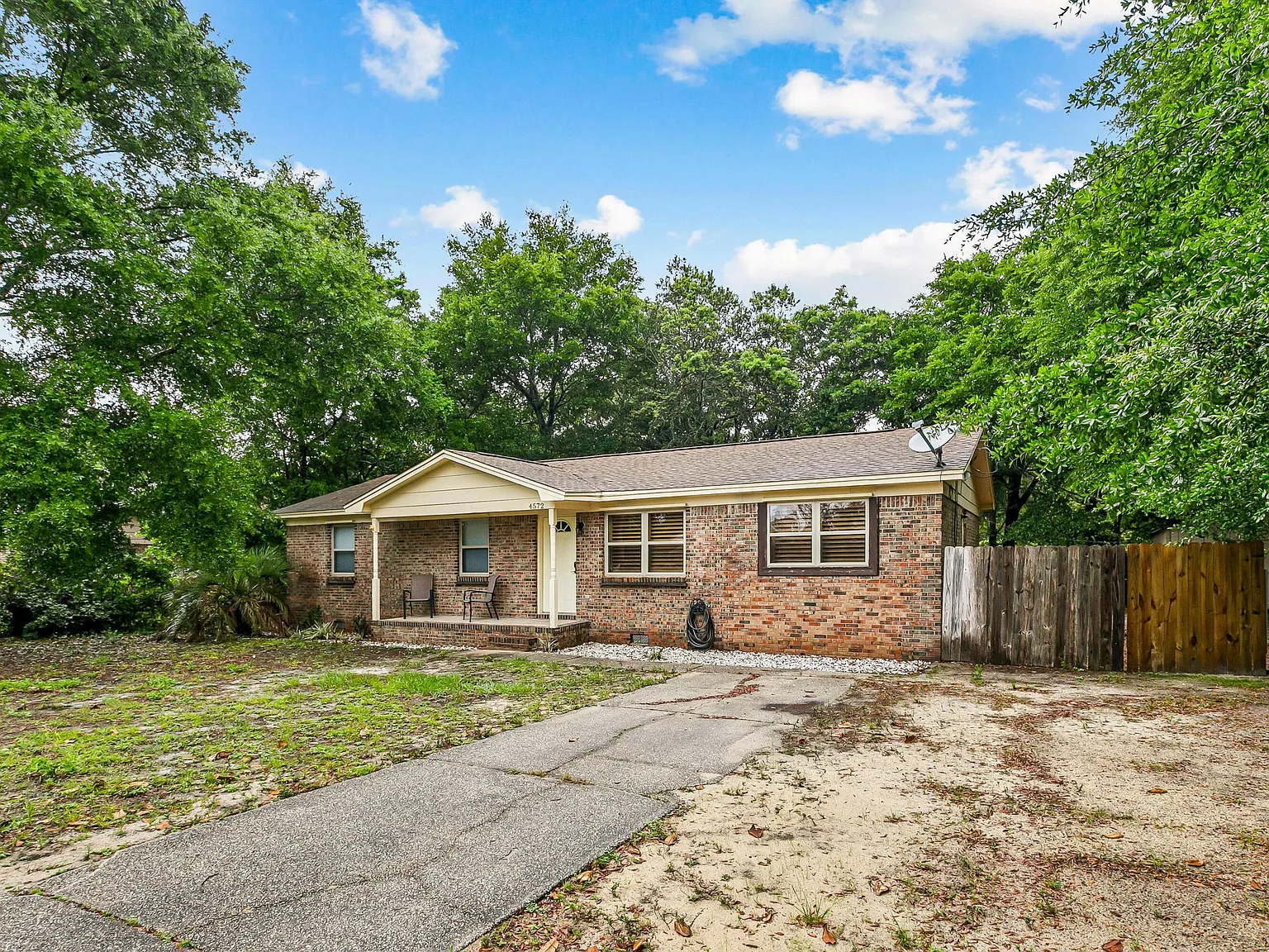 3 bed, 2.0 bath, 1325 sqft, $1,900 — Photo 2