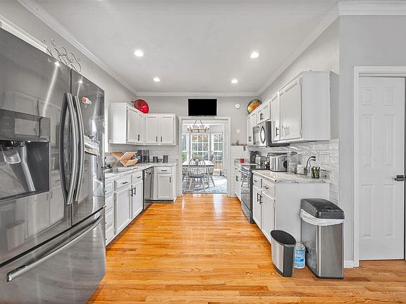 2nd image of 1604 Pleasant Way