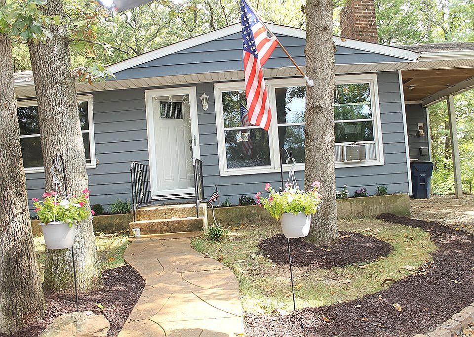 1st image of 299 N Lake Dr