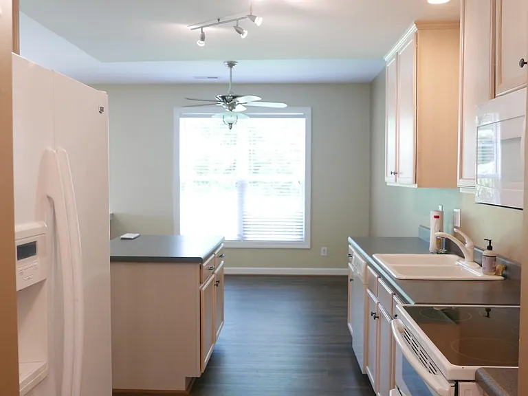 1720 Clay Dr — Photo 16