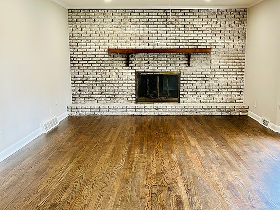 5th image of 600 Oakcrest Dr