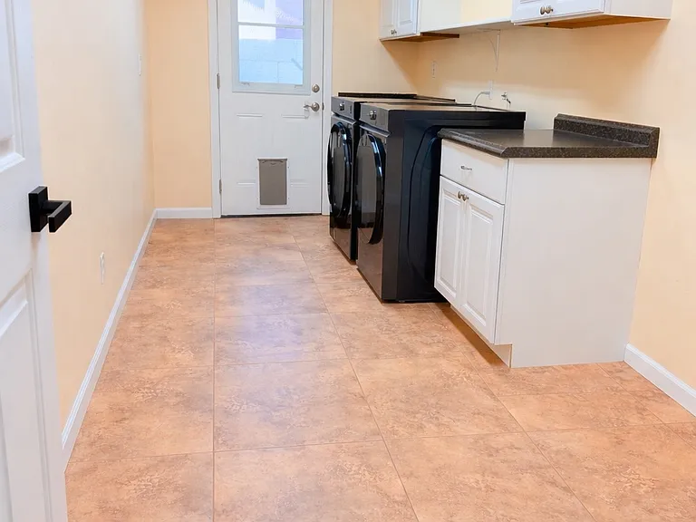 1056 E Carter Dr — Photo 34