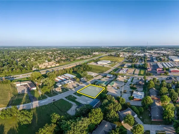 1806 N Woodbine Rd, Saint Joseph, MO 64506