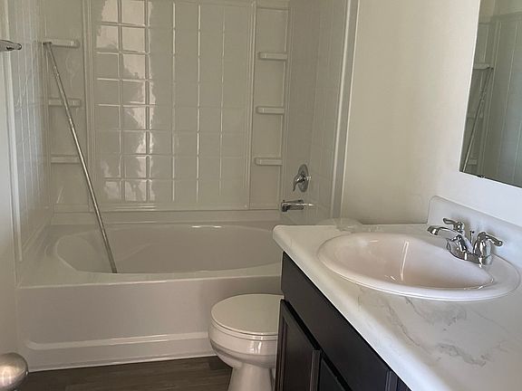 5th image of 918 Amesbury Ct