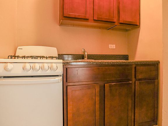 5th image of 924 W Eastwood Ave #503