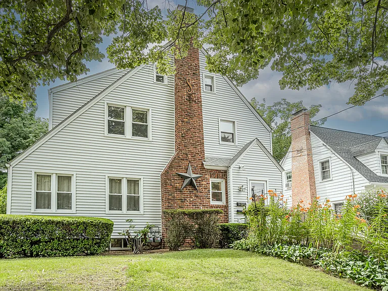 300 Hubbard Ave #2 — Photo 2