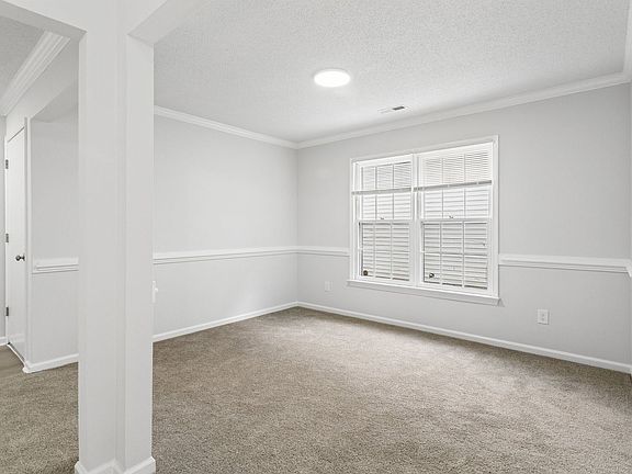 4th image of 903 Belvoir Cir