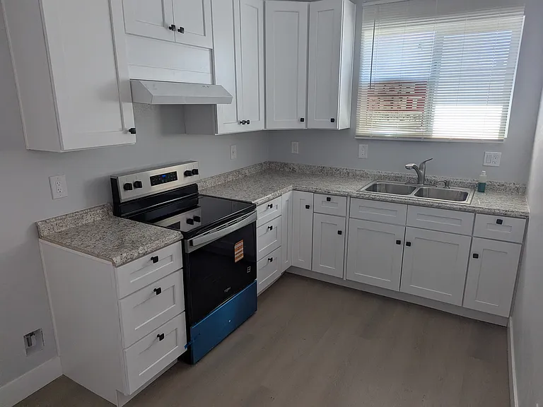 1423 Glenwood Dr — Photo 1
