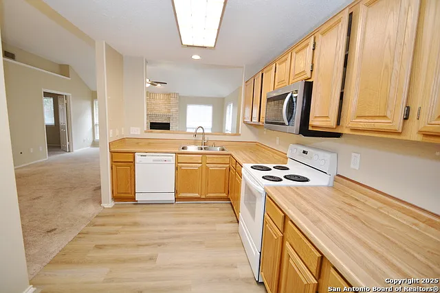 1011 Hedgestone Dr — Photo 8