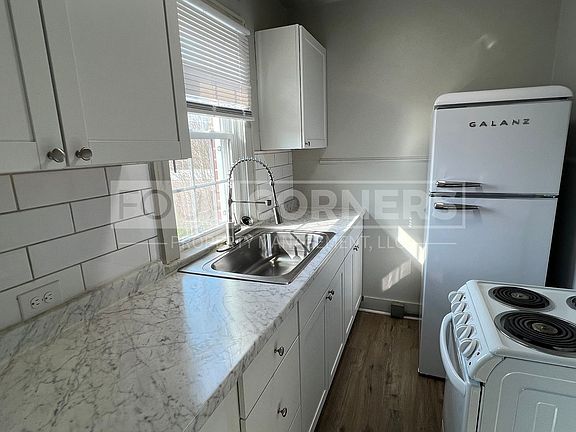 3rd image of 517 Willow St Unit 6