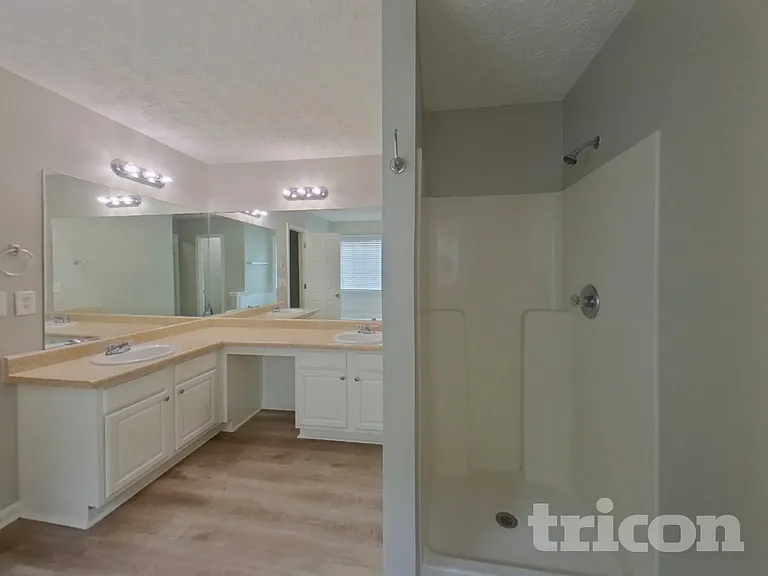 7485 Ferrara Dr — Photo 10