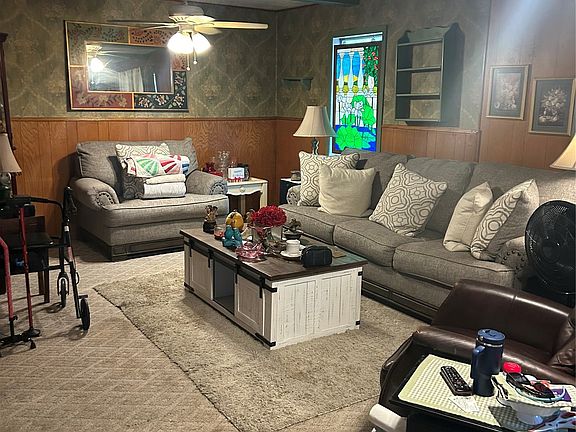 4th image of 223 Robinson Ave