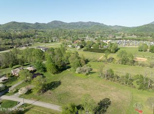 E Chestnut Hill Rd, Townsend, TN 37882