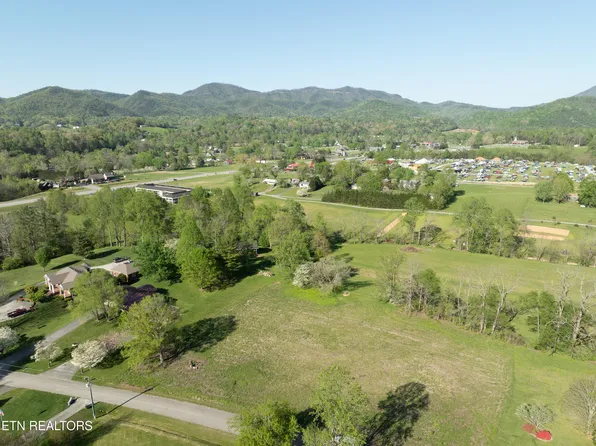 E Chestnut Hill Rd, Townsend, TN 37882
